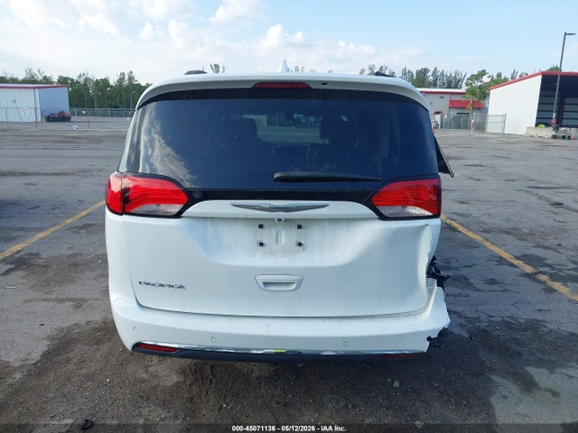 Chrysler Pacifica Touring-l