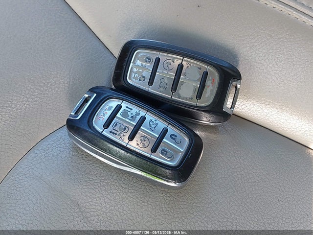 Chrysler Pacifica Touring-l