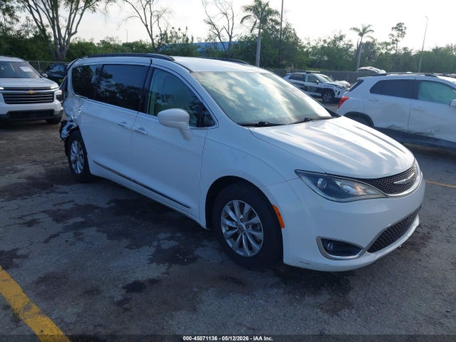 Salvage Chrysler Pacifica Image