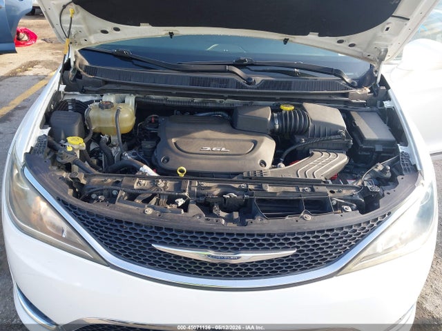 Chrysler Pacifica Touring-l