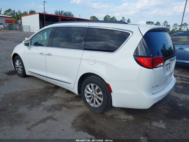 Chrysler Pacifica Touring-l