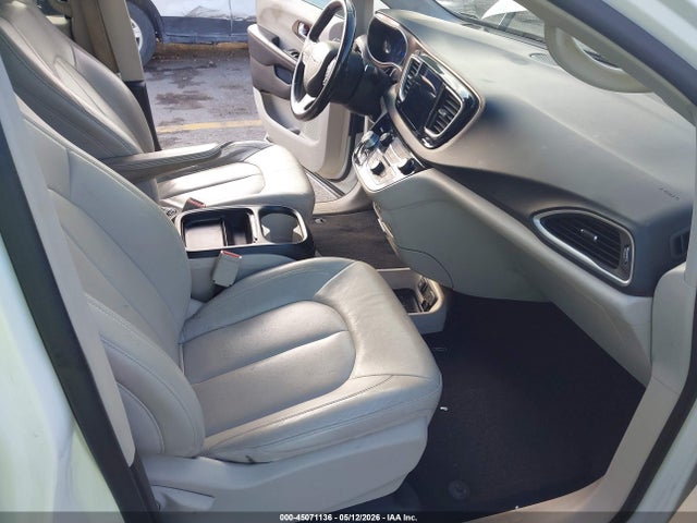 Chrysler Pacifica Touring-l