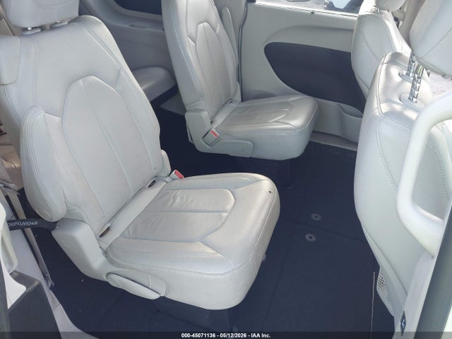Chrysler Pacifica Touring-l