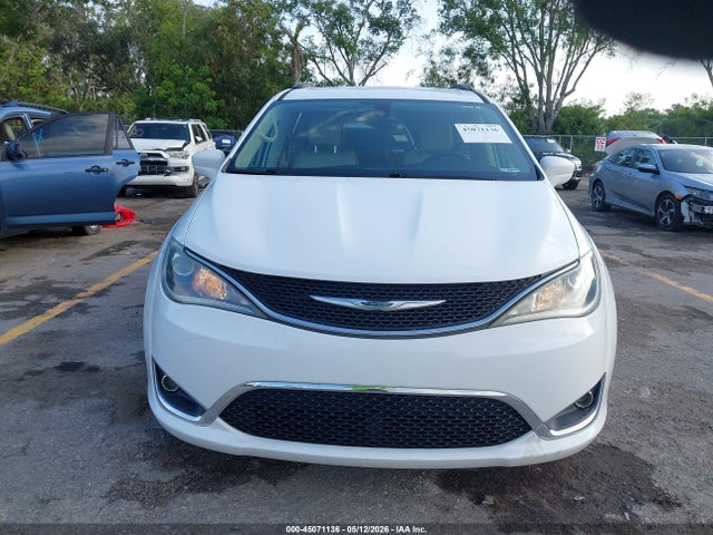 Chrysler Pacifica Touring-l