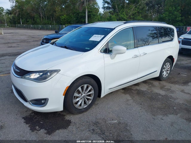 Chrysler Pacifica Touring-l