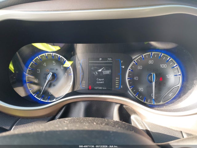 Chrysler Pacifica Touring-l