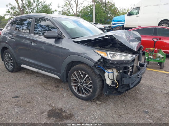 Salvage Hyundai TUCSON Image