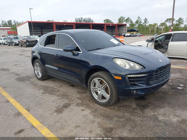 Salvage Porsche Macan Image