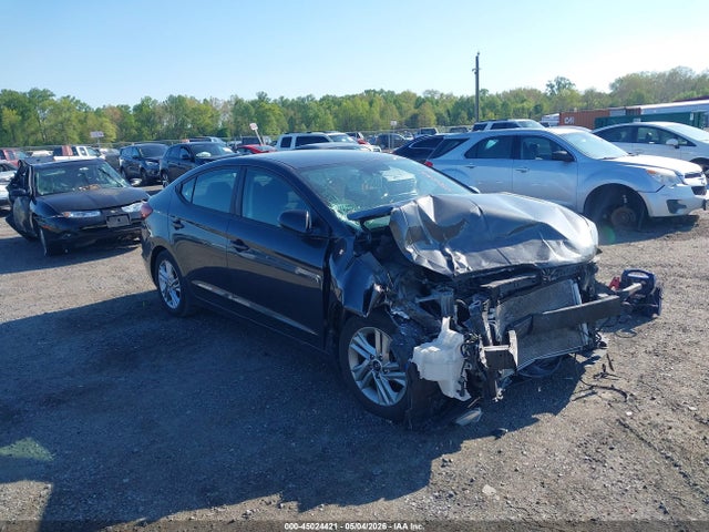 Salvage Hyundai ELANTRA Image