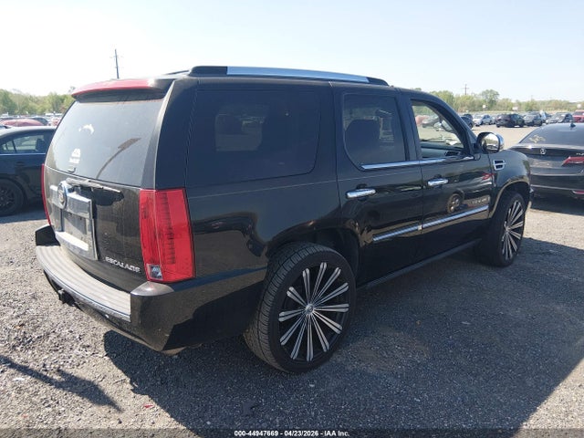 Cadillac Escalade Standard