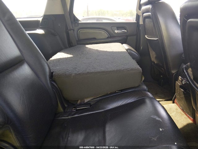 Cadillac Escalade Standard