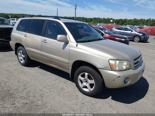 Salvage Toyota Highlander Image