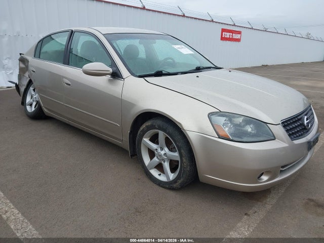 Salvage Nissan Altima Image