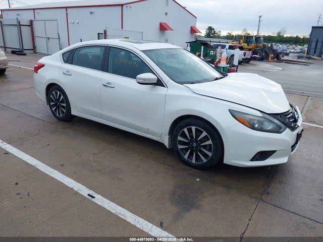 Salvage Nissan Altima Image