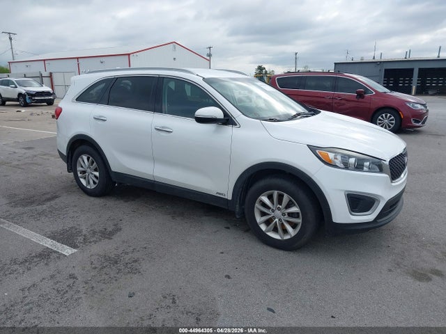 Salvage Kia Sorento Image