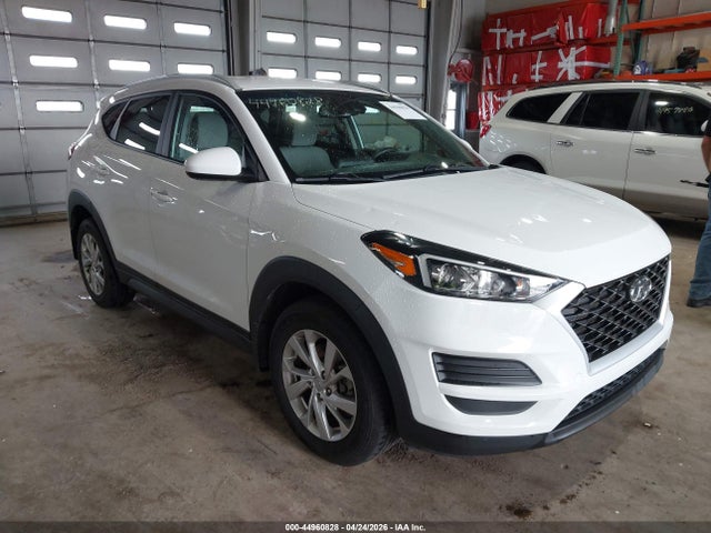 Salvage Hyundai TUCSON Image