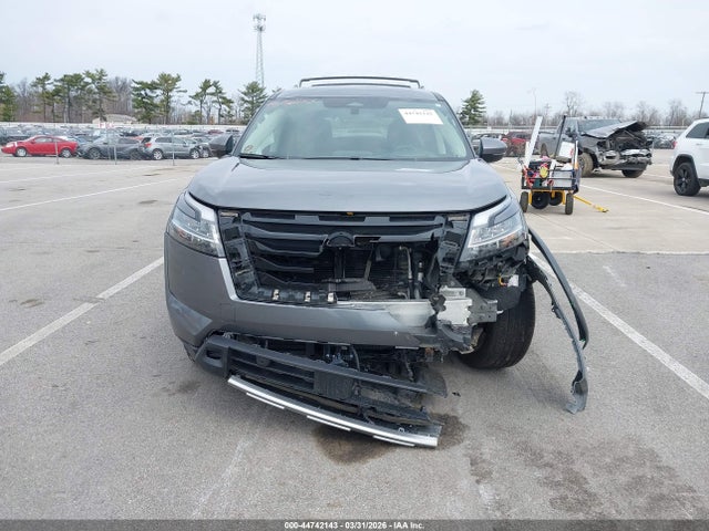 Nissan Pathfinder Platinum 4wd