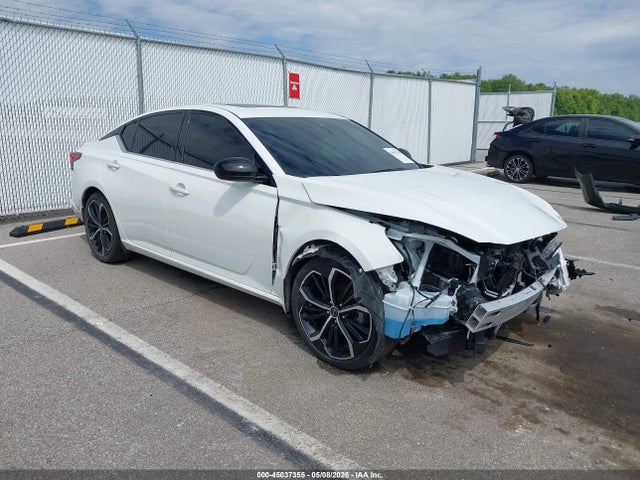 Salvage Nissan Altima Image