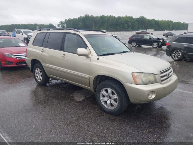 Salvage Toyota Highlander Image