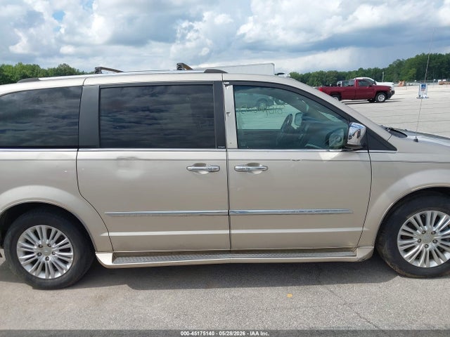 Chrysler Town & Country Limited