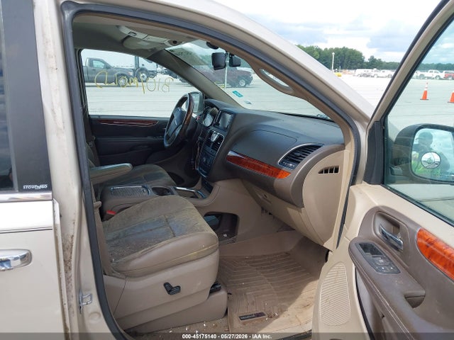 Chrysler Town & Country Limited