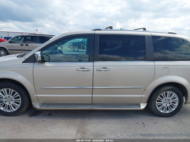 Chrysler Town & Country Limited