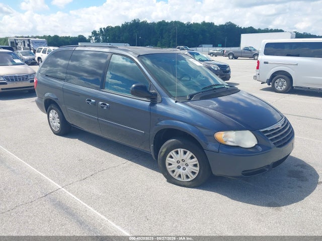 Salvage Chrysler Town & Country Image