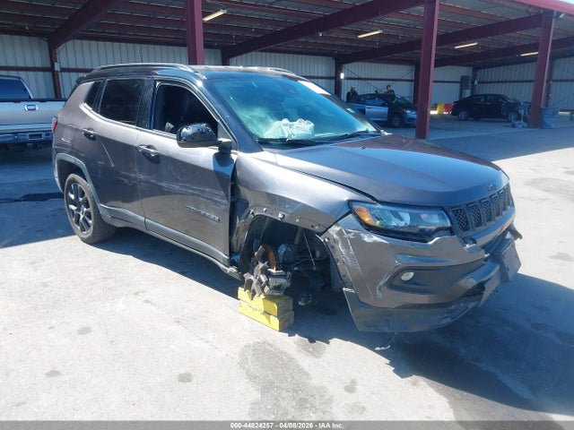 Salvage Jeep Compass Image