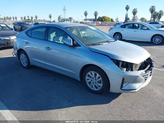 Salvage Hyundai ELANTRA Image