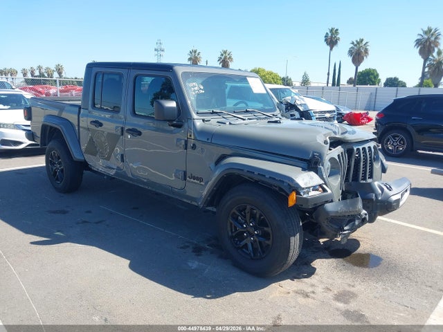 Salvage Jeep Gladiator Image