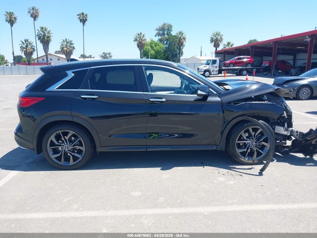INFINITI Qx Essential