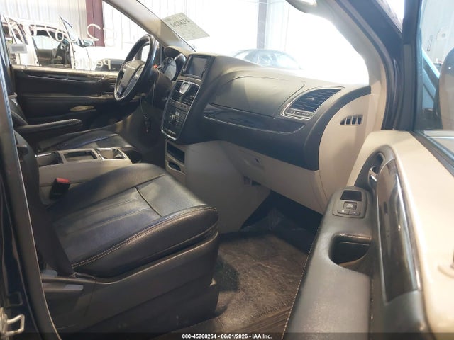 Chrysler Town & Country Touring