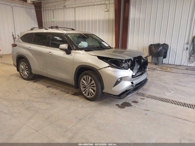 Salvage Toyota Highlander Image