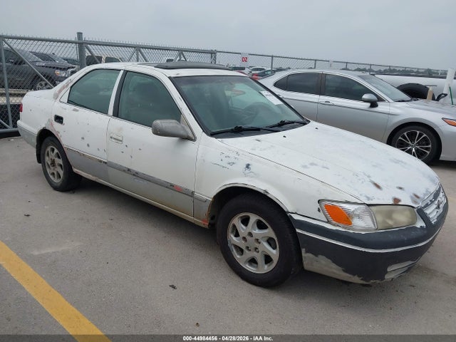 Salvage Toyota Camry Image