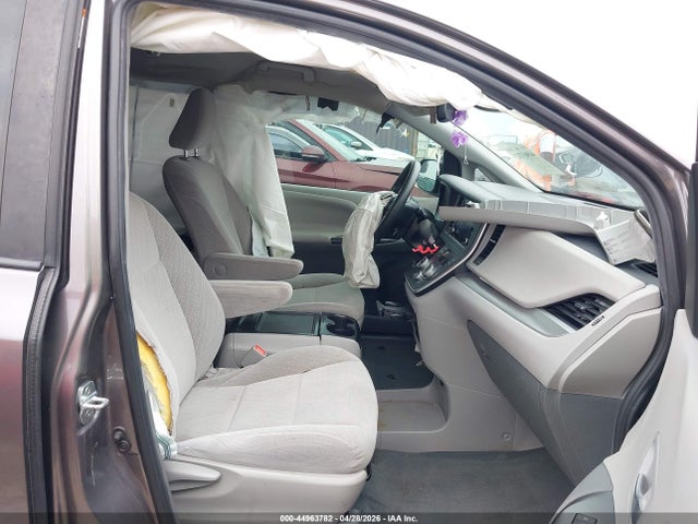 Toyota Sienna Le