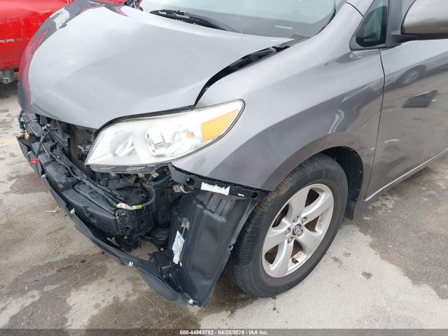 Toyota Sienna Le