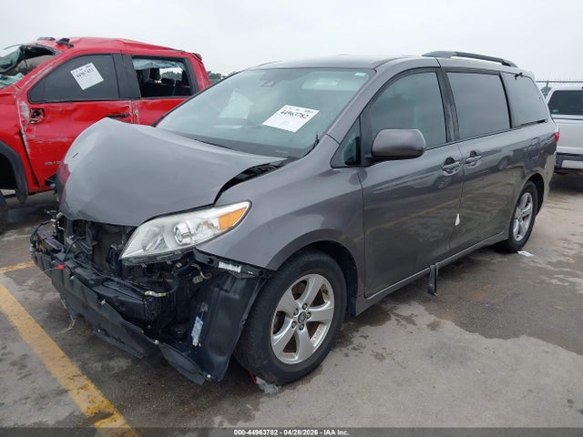 Toyota Sienna Le