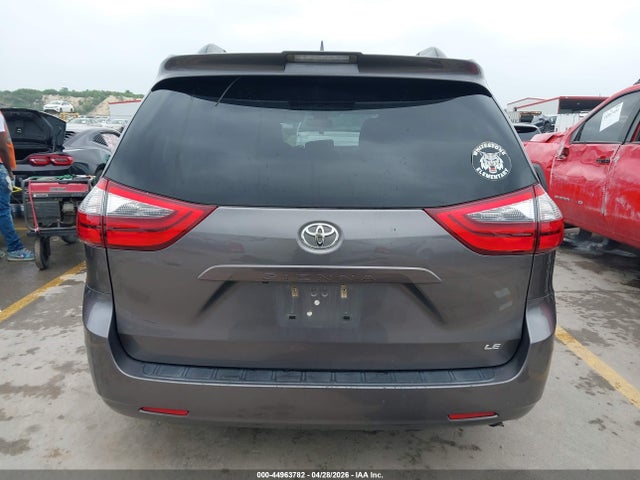 Toyota Sienna Le
