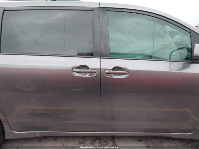 Toyota Sienna Le