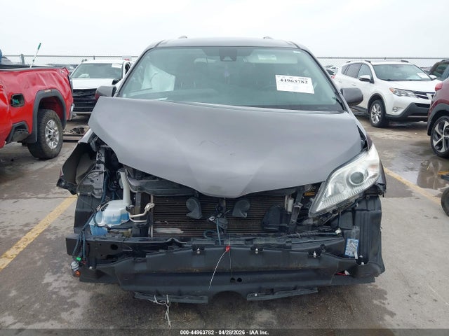 Toyota Sienna Le
