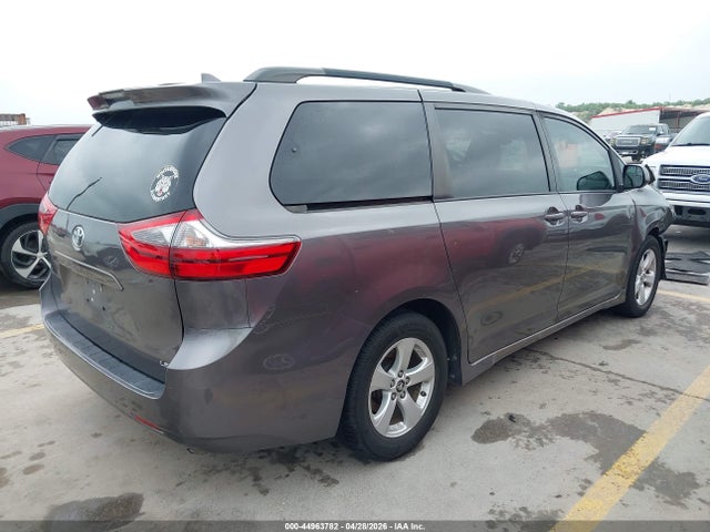 Toyota Sienna Le
