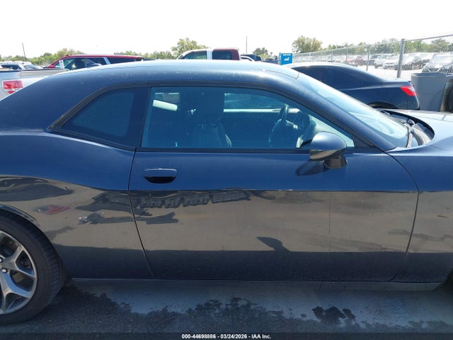Dodge Challenger Sxt