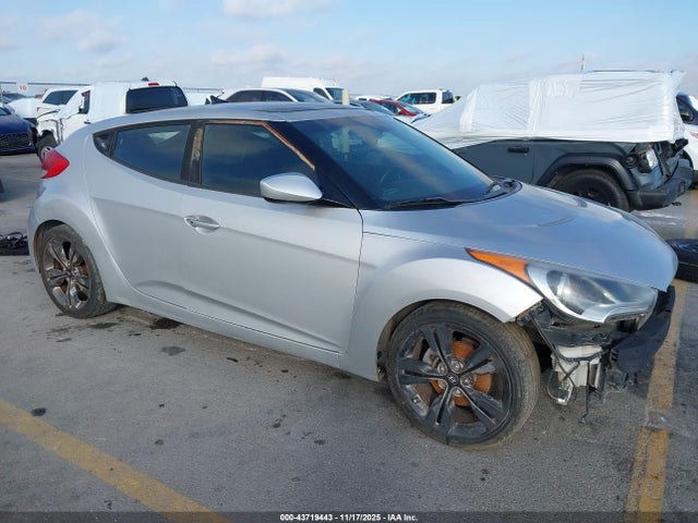 Salvage Hyundai VELOSTER Image