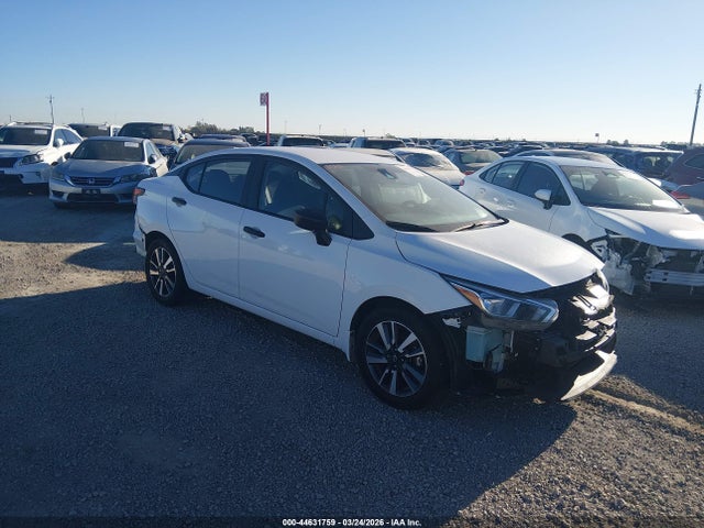 Salvage Nissan Versa Image