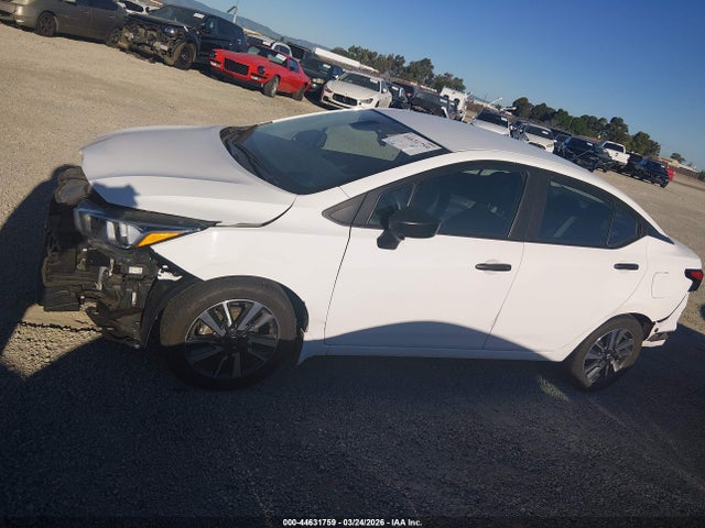 Nissan Versa 1.6 S