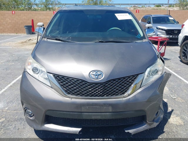 Toyota Sienna Se