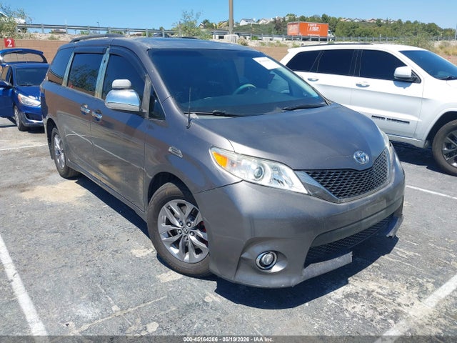 Salvage Toyota Sienna Image