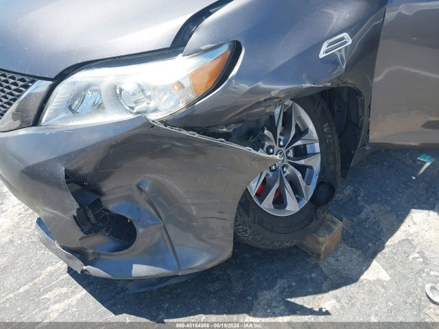 Toyota Sienna Se