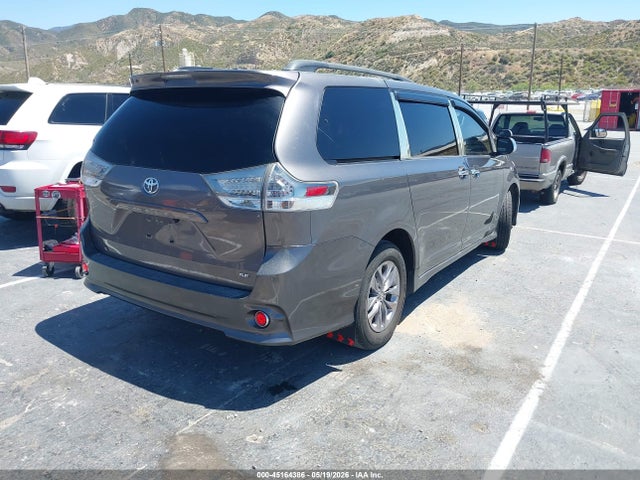Toyota Sienna Se