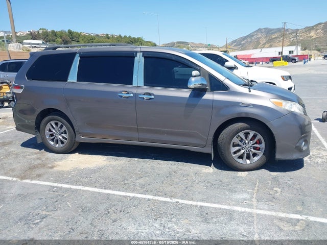 Toyota Sienna Se